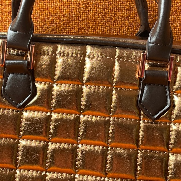 - For Your Ease Only Metallic Gold Make up Organizer Purse - Picture 6 of 16